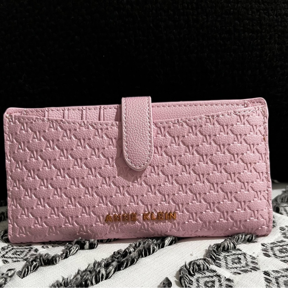 Anne Klein NWOT light pink Wallet